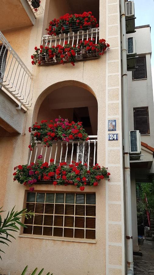 Maja Apartment *